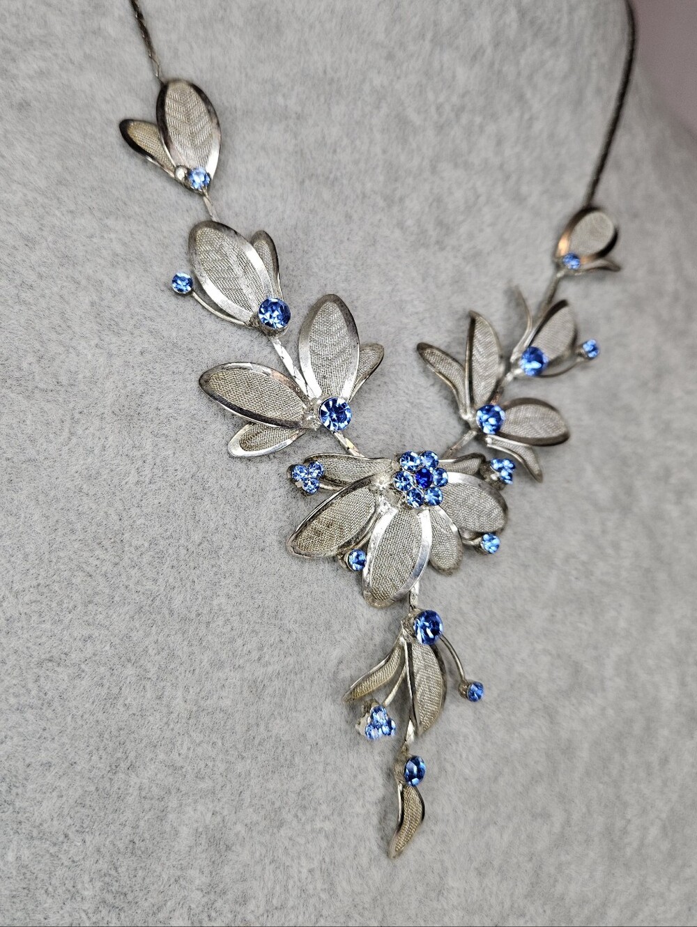 Rosemarie Collections Silver Mesh Leaf Floral Statement Bib Necklace Blue Gem View 3